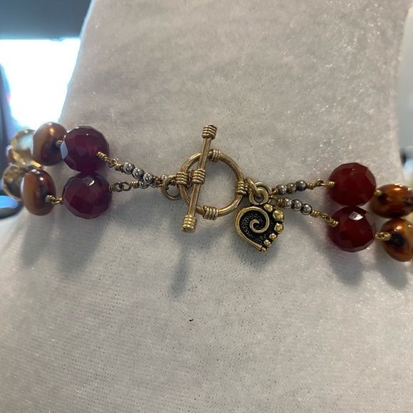 Double strand necklace Unique blend of beads and pearls. Toggle closure - Picture 9 of 10